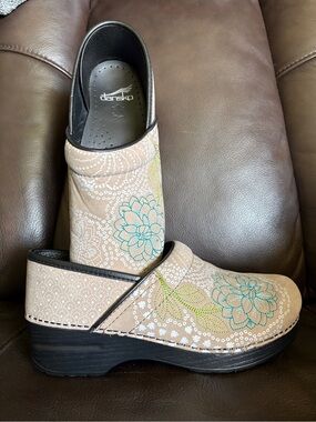 Dansko Beige Floral Embroidered Clogs.
So Much Style and All Day Comfort.